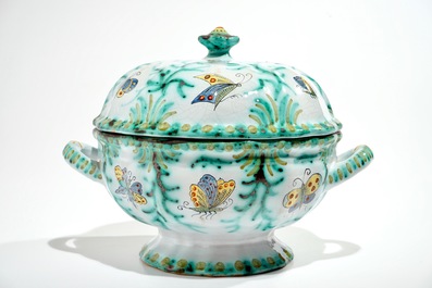 Une terrine couverte en fa&iuml;ence polychrome de Bruxelles, 18/19&egrave;me